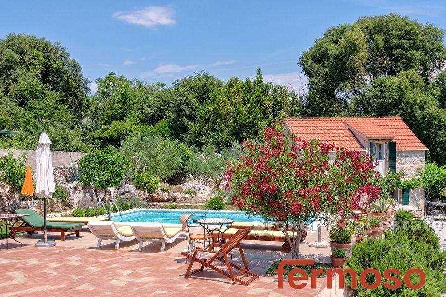 2038-31-005-2038-31-island-hvar-Mediterranean-villa-with-pool-for-sale