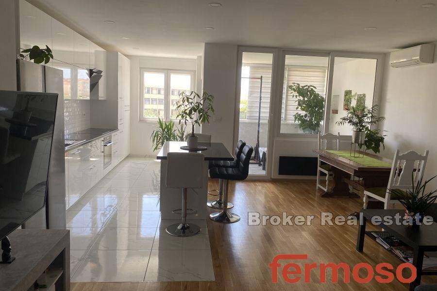 2037-43-003-2037-43-Split-modern-two-bedroom-apartment-for-sale