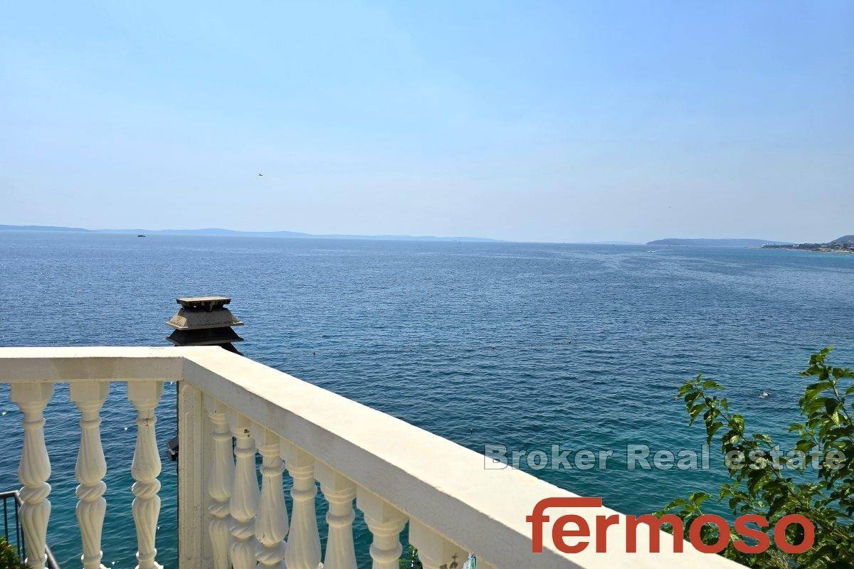 003-2029-79-Split-area-Semi-detached-house-first-row-to-the-sea-for-sale