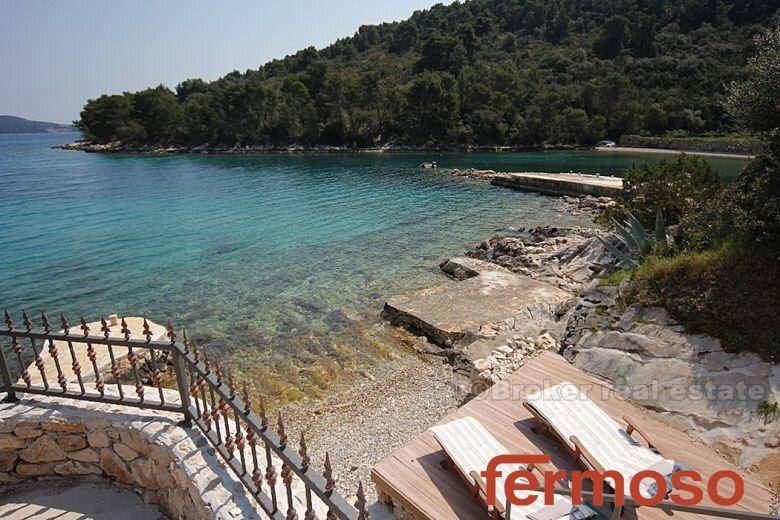 4575-30-12-4575-30-Hvar-stone-house-for-sale-by-the-sea