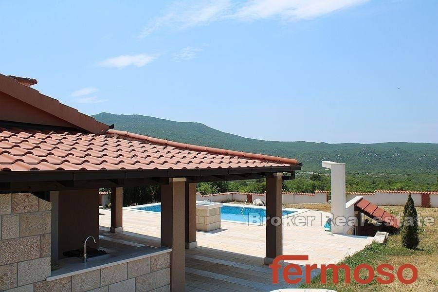 2026-68-015-2026-68-modern-villa-with-pool-near-Split