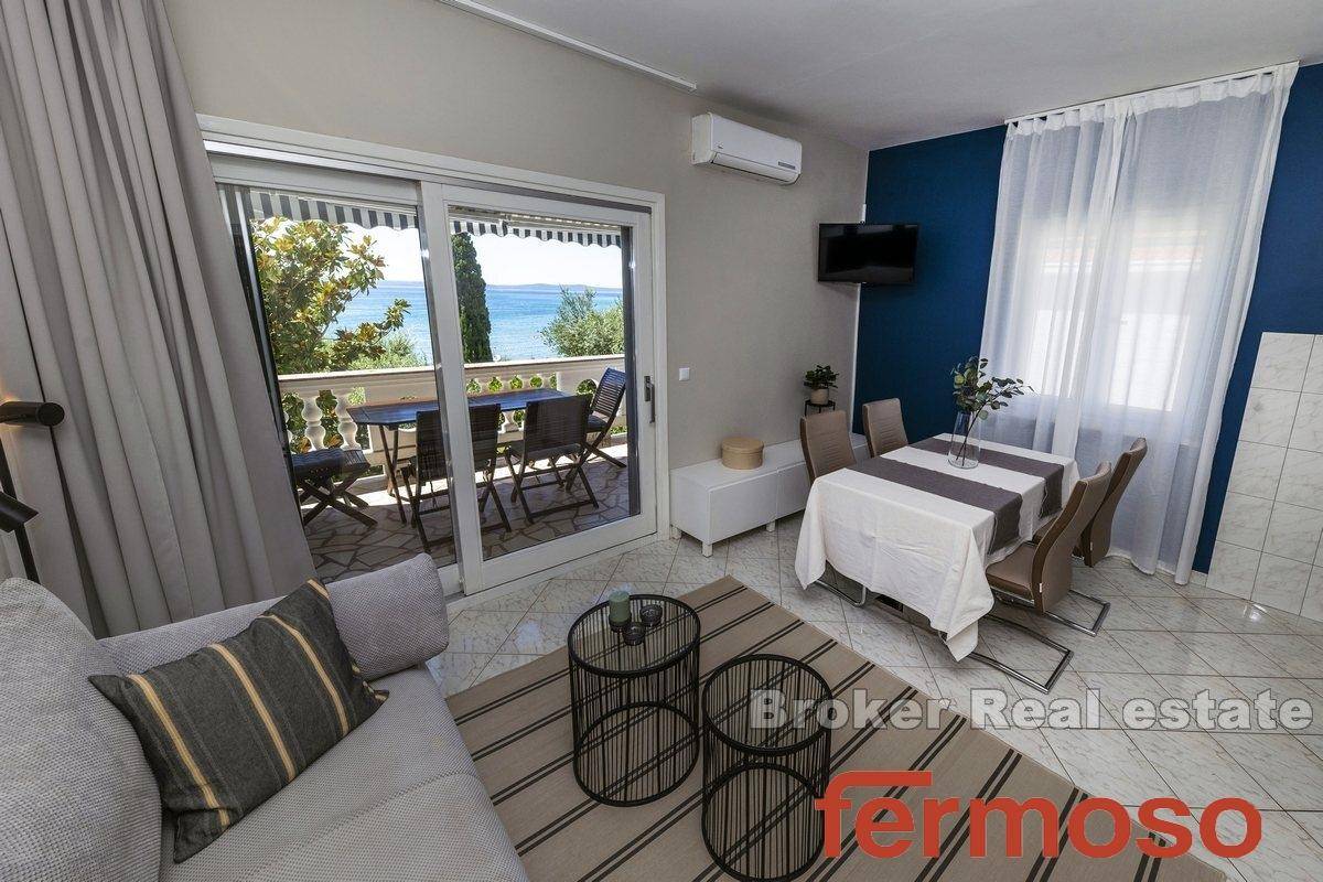 011-2021-390-zadar-house-in-first-row-to-the-sea-for-sale