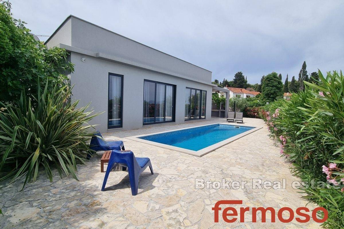 002-2041-80-Island-of-Brac-Villa-with-pool-in-the-first-row-to-the-sea-for-sale