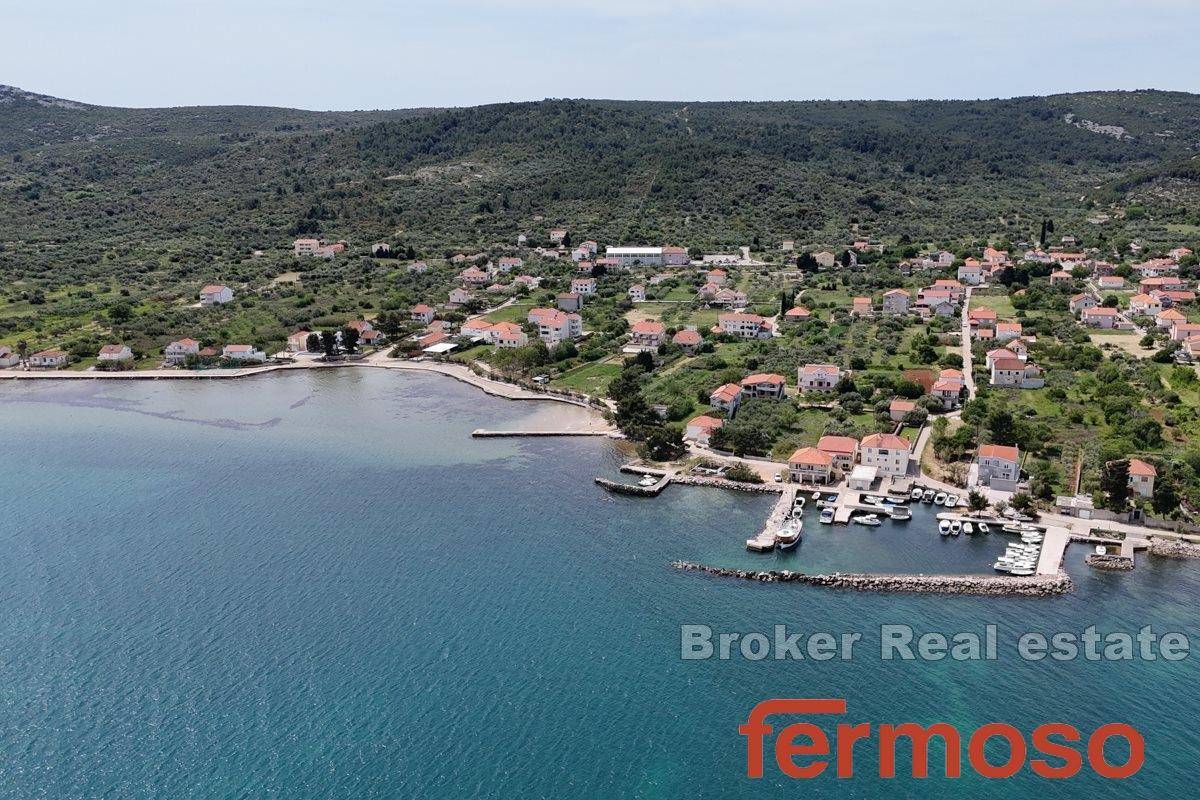 018-2044-01-Island-of-Pasman-House-with-an-open-sea-view-for-sale