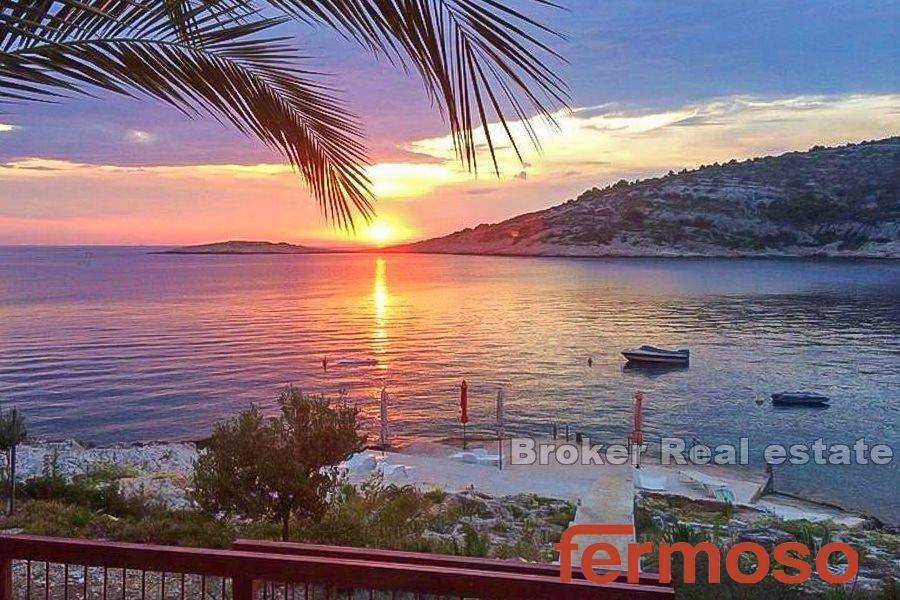 2022-46-03-2022-46-Rogoznica-house-waterfront-for-sale