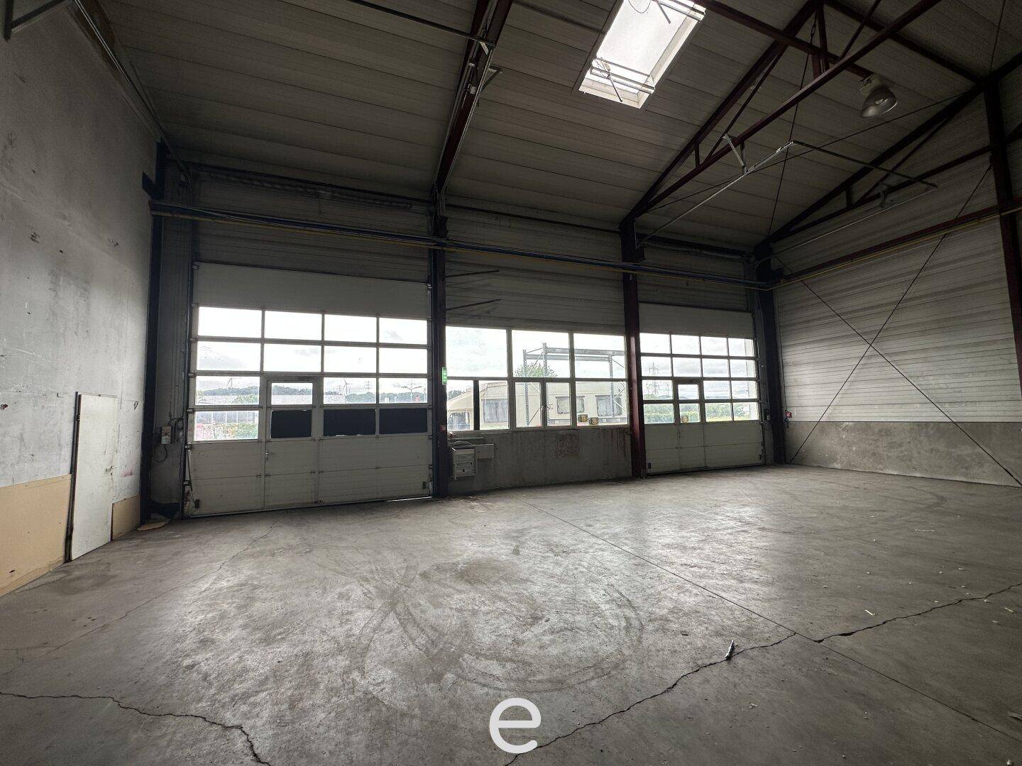Lagerhalle und Büro in St. Pölten / Unterradlberg mit 450,00m² zu vermieten. - Mehr
