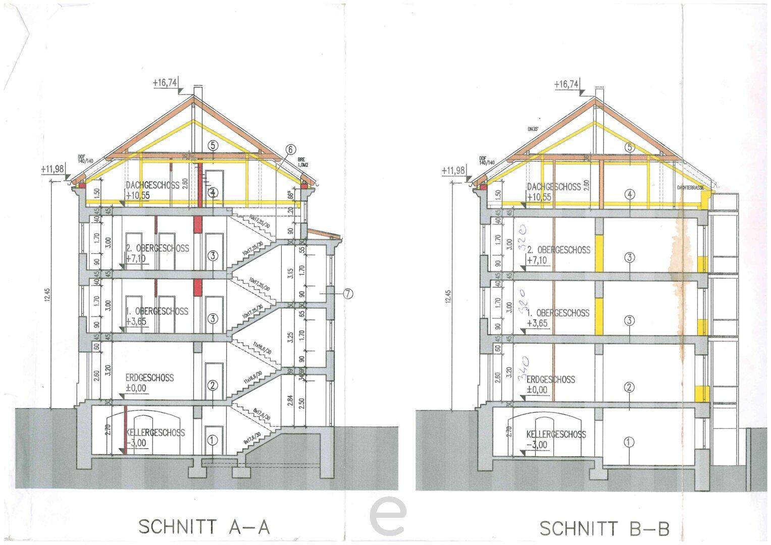 Schnittzeichnungen des Gebäudes zeigen die verschiedenen Stockwerke und Dachkonstruktion.