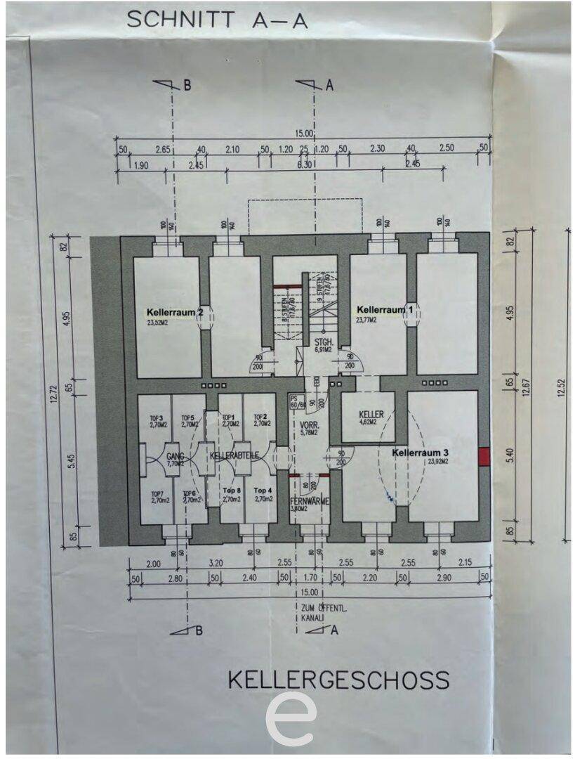 Grundriss des Kellergeschosses mit mehreren Kellerräumen und einem Technikbereich.