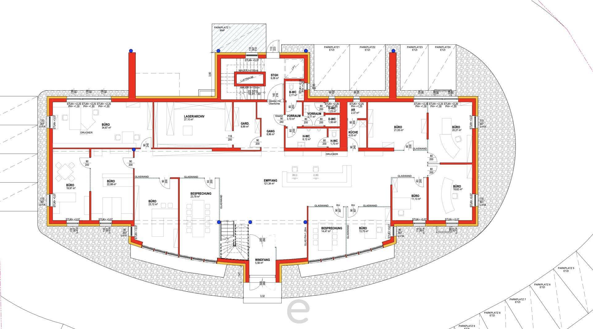 Detaillierter Grundriss eines Gebäudes mit mehreren Räumen und komplexer Anordnung auf einer Ebene.
