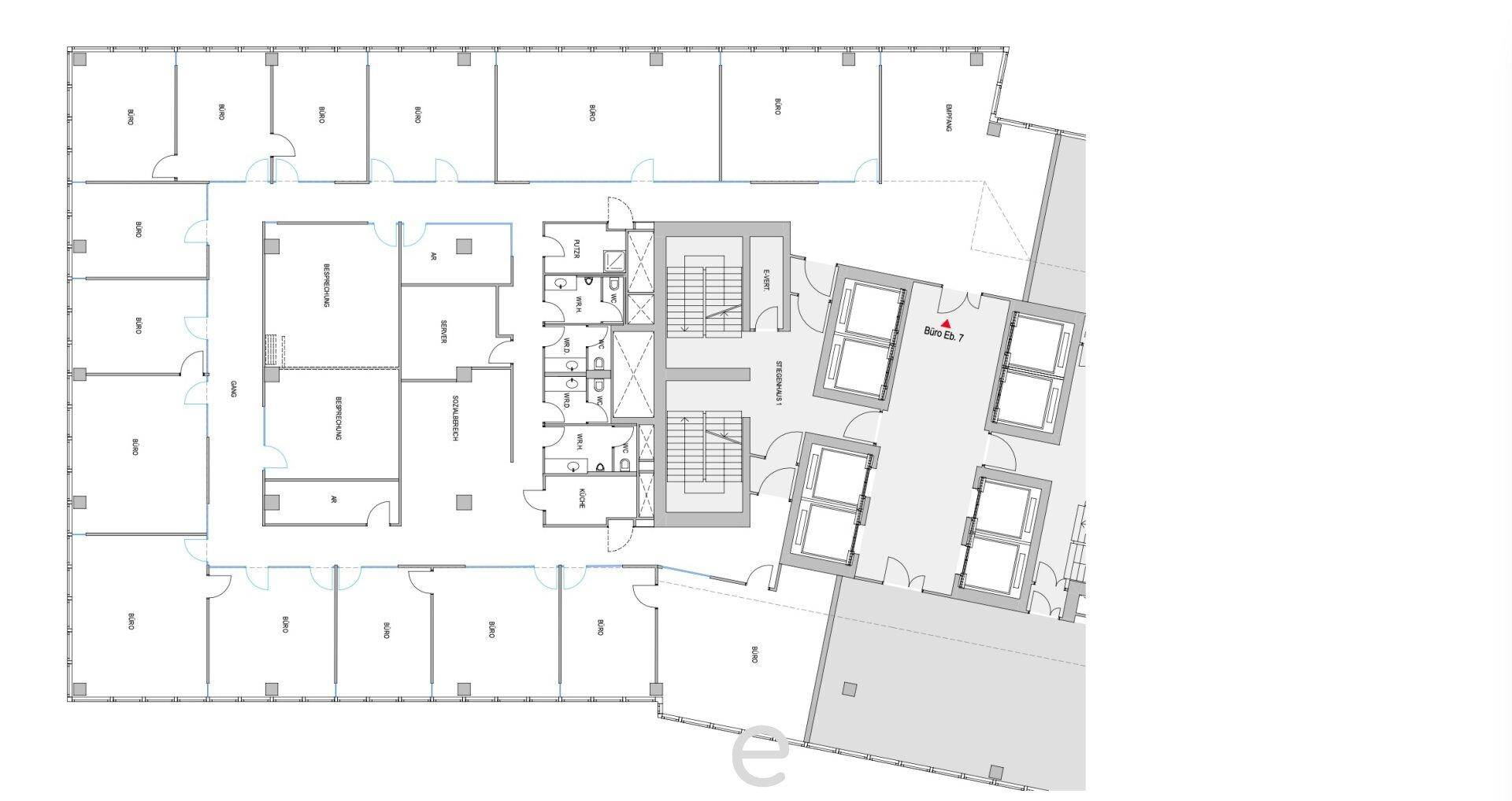 Detaillierter Grundriss einer Büroetage mit mehreren Einzelbüros und zentralen Servicebereichen.