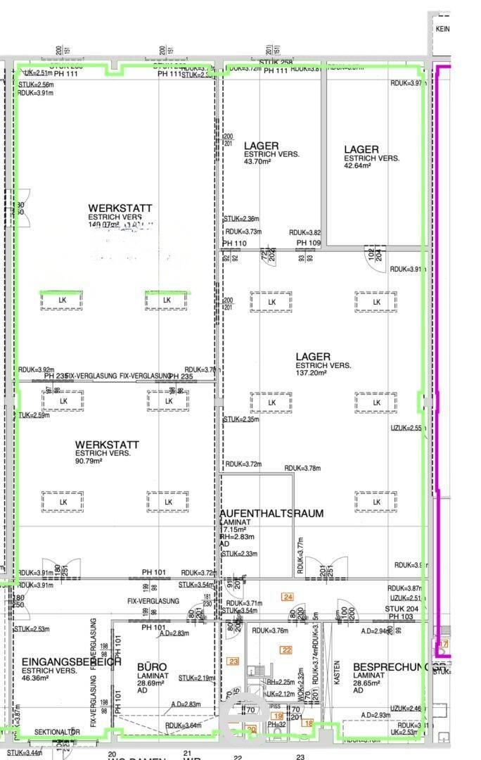 Detaillierter Grundriss einer Gewerbefläche mit Werkstatt-, Lager- und Bürobereichen sowie Aufenthaltsraum.
