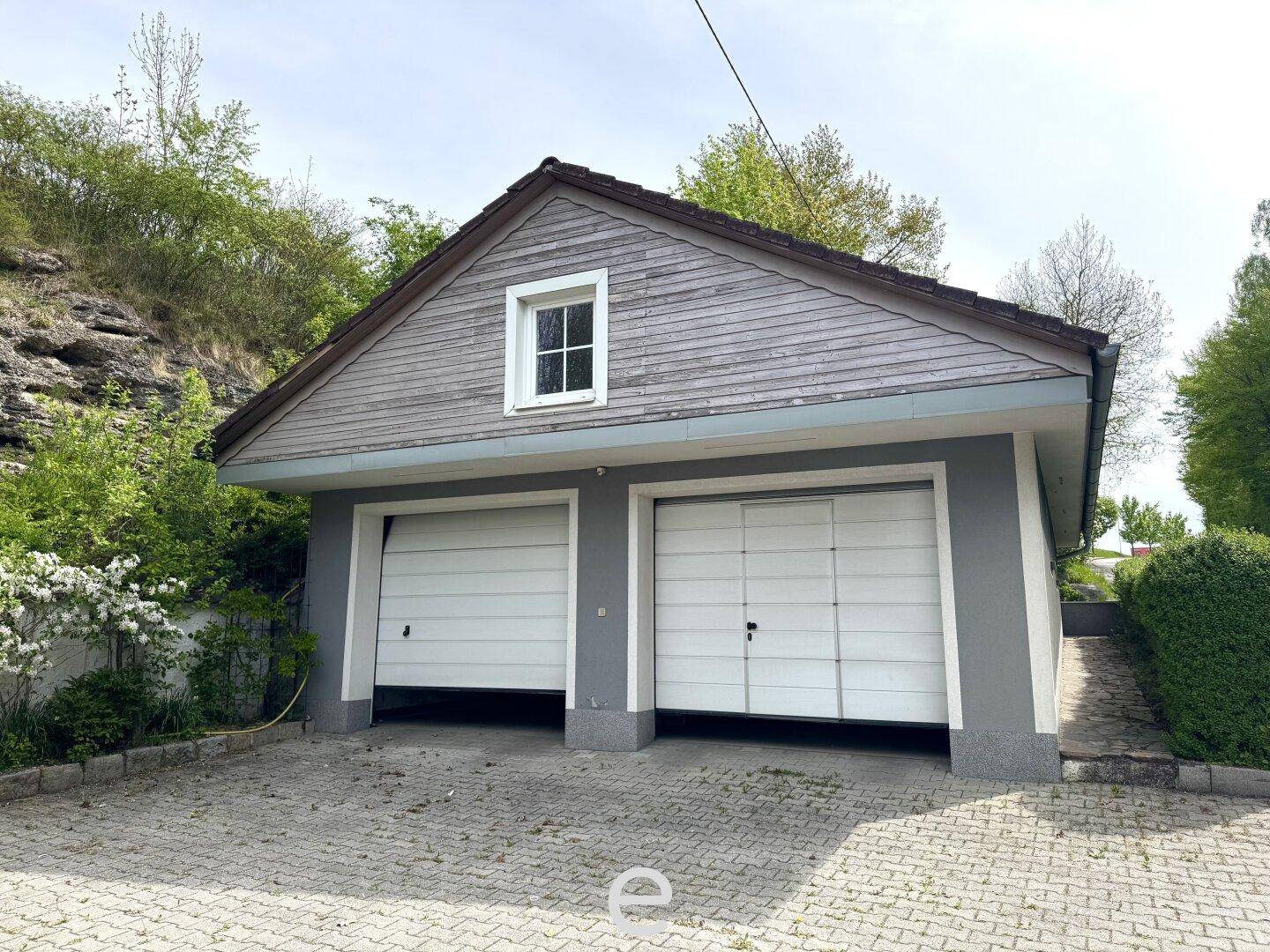 Großzügiges Einfamilienhaus mit XXL-Doppelgarage &amp; viel Potential in Steinerkirchen an der Traun - Widok 3