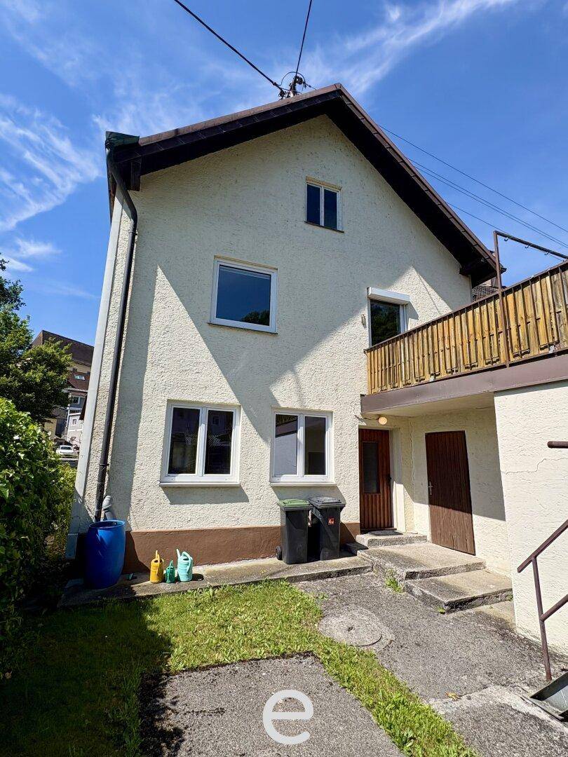 Charmantes Eigenheim mit viel Potenzial in zentraler und doch idyllischer Ruhelage in Lambach - Widok 2