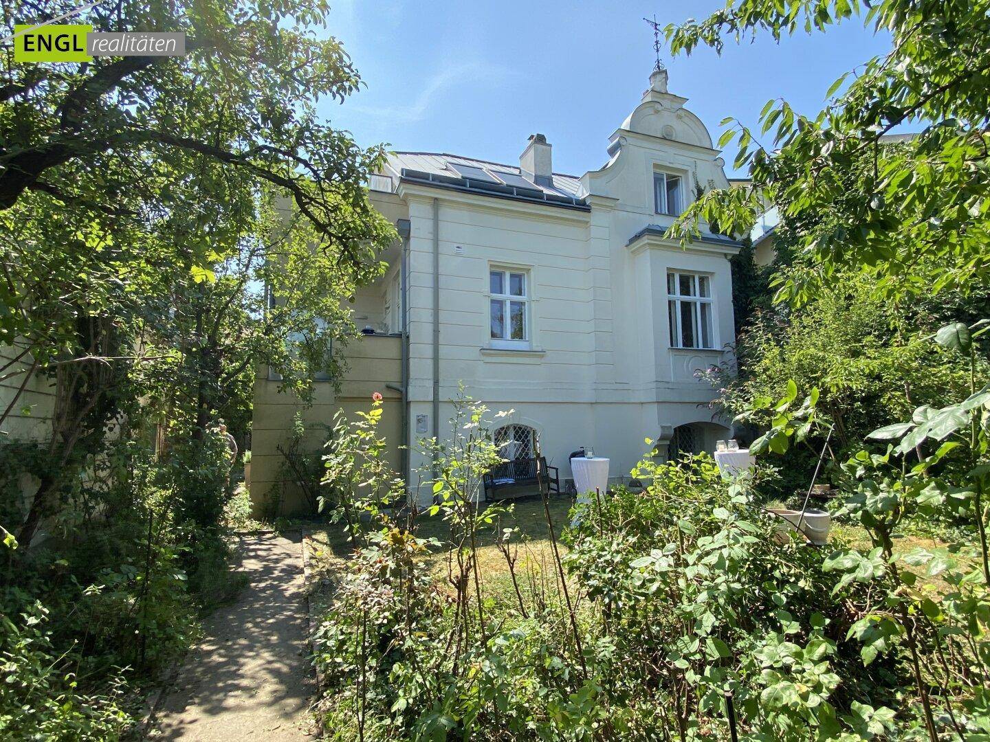 Ansicht Villa vom Garten