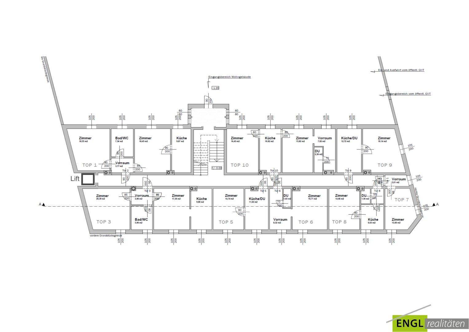 Grundriss des Erdgeschosses mit mehreren Wohneinheiten und Aufzug.