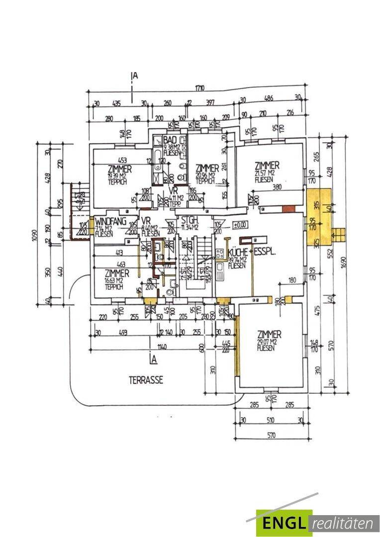 Grundrissplan einer Wohnung mit mehreren Zimmern, offener Küche, Bad, separatem WC und einer großen Terrasse.