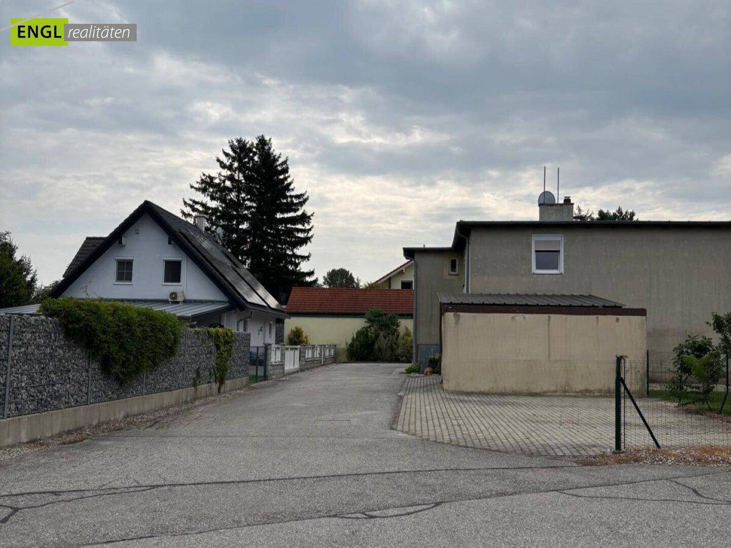 Gesamte Liegenschaft