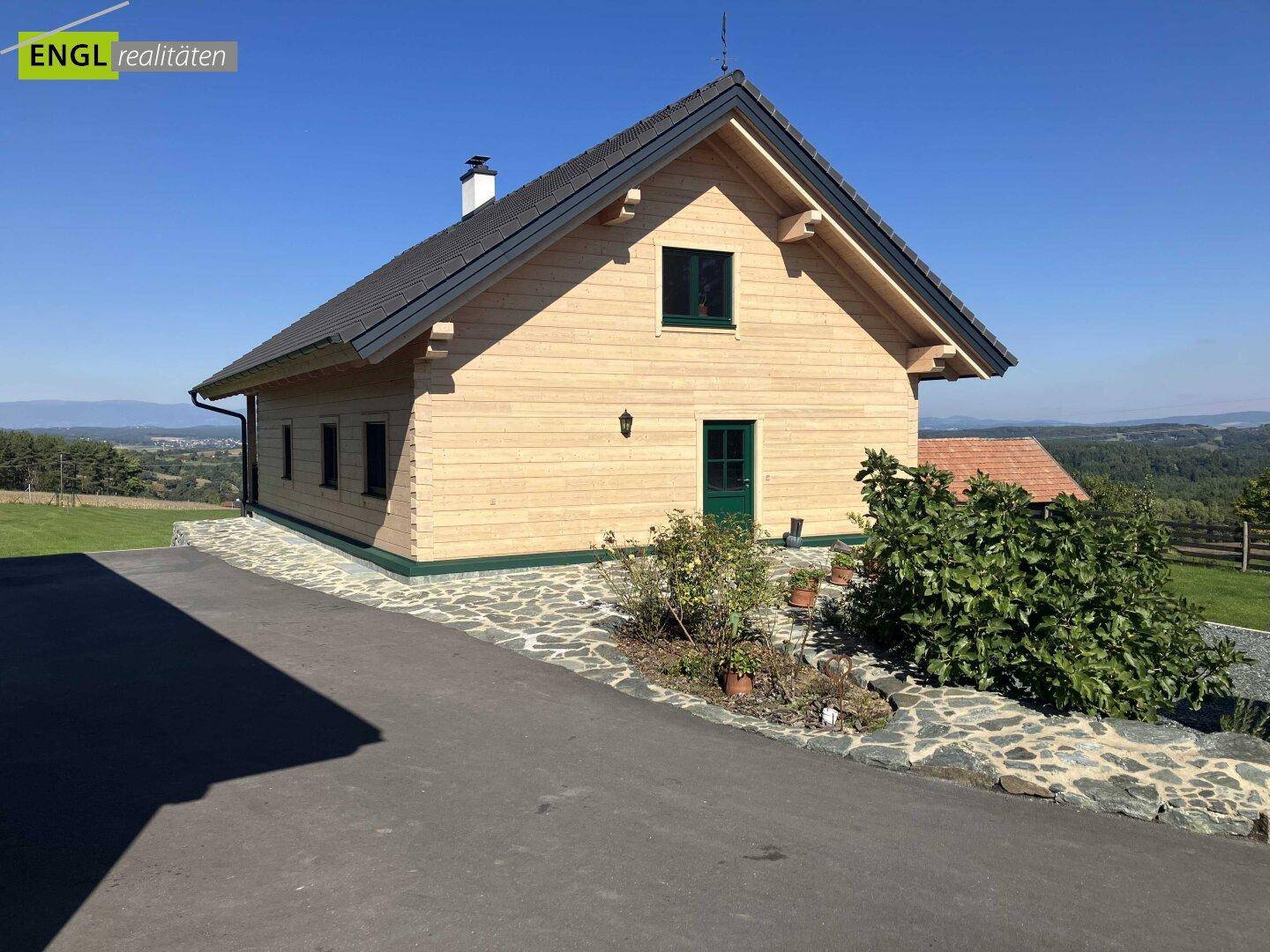 Haus mit Einfahrt