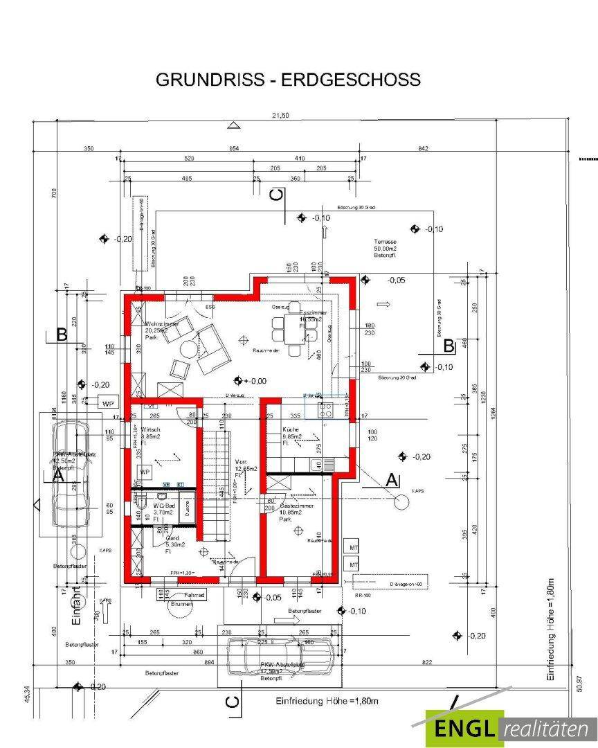 Grundriss des Erdgeschosses mit Wohnbereich, Küche, WC und Zugang zur Terrasse, detailliert dargestellt.