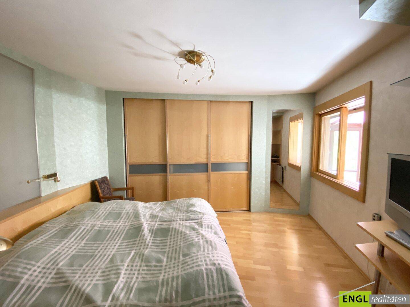 Sehr charmantes Einfamilienhaus mit traumhaftem Pool, Wintergarten, großem Carport und Garten mit einigen Extras – další