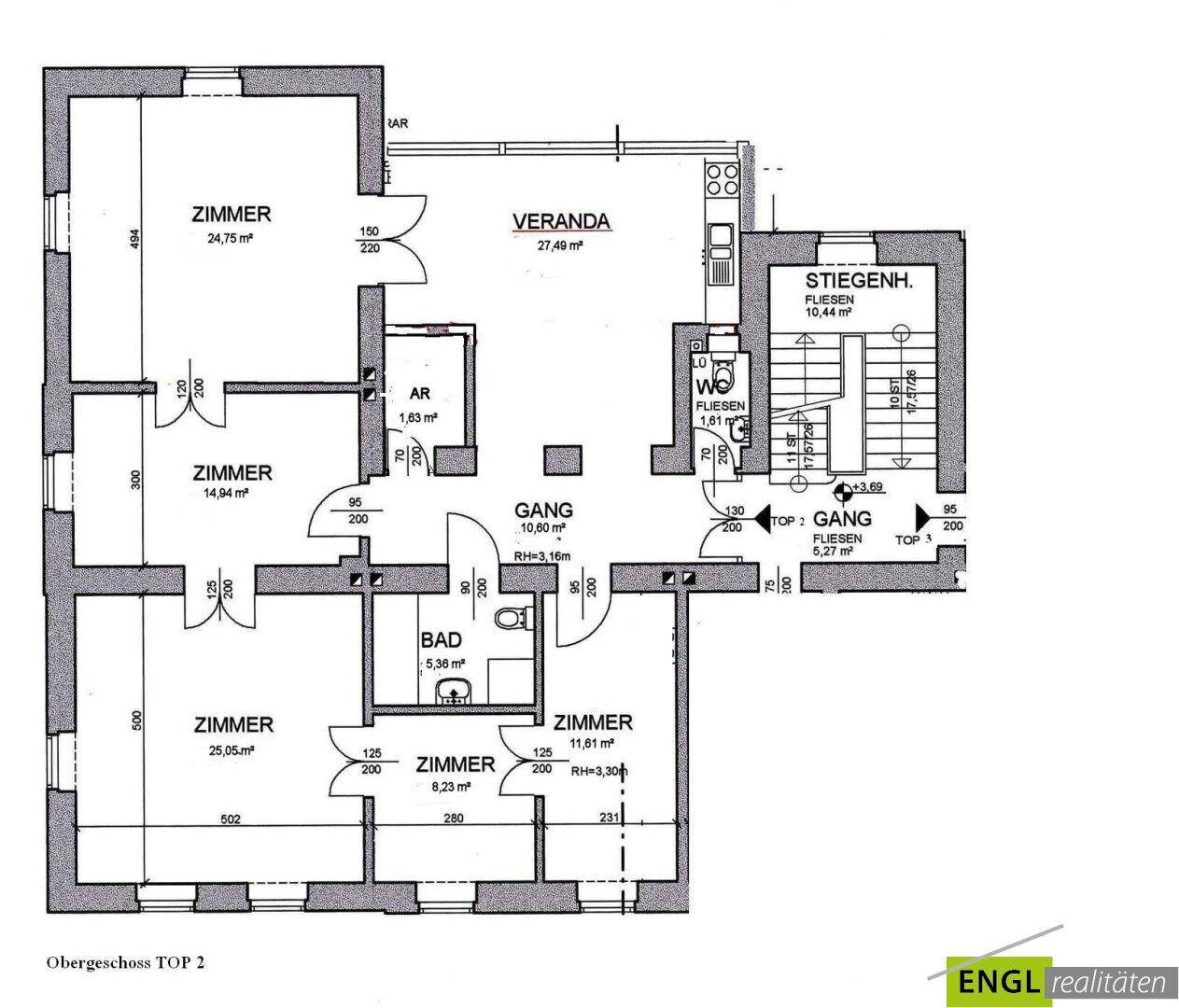 Grundriss des Obergeschosses mit mehreren Zimmern, Veranda und Treppenhaus.