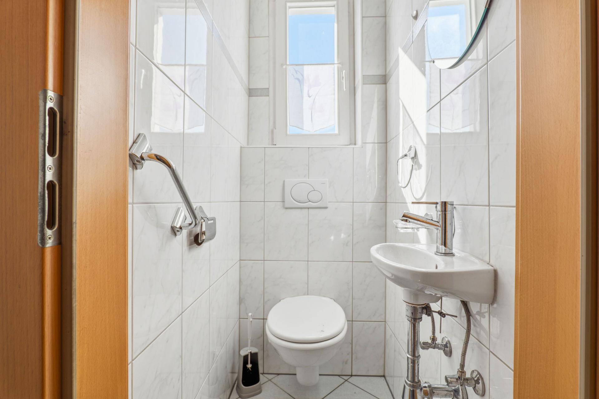 Doppelhaushälfte zum Preis einer Wohnung mit Modernisierungspotential und bereits erfolgten Updates - Ansicht 4
