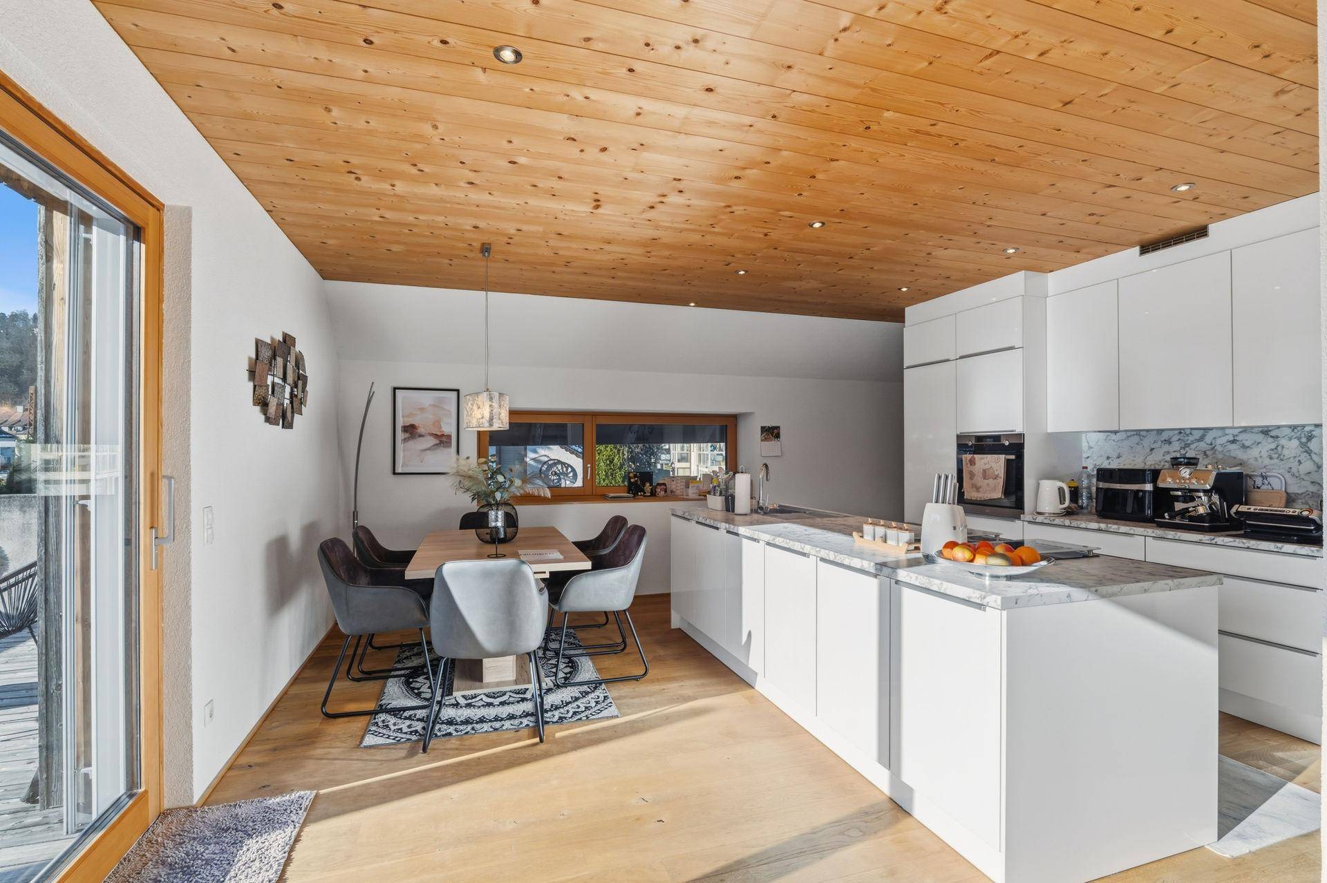 Platz für Familie, Beruf und Ideen - Teilsaniertes Haus mit Einliegerwohnung - Ansicht 5