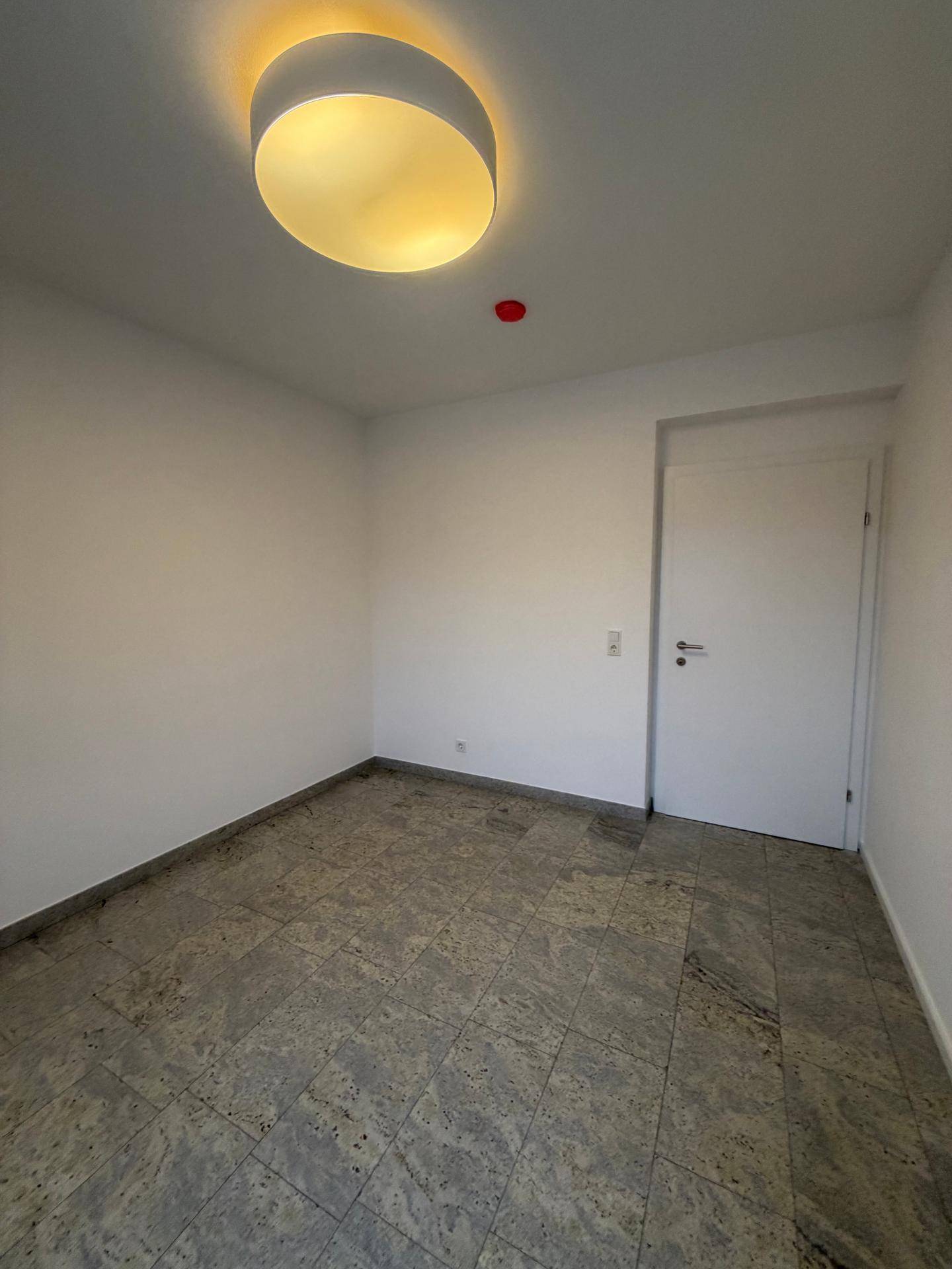 Ruhige Büro- &amp; Praxisräume in zentraler Lage von Gleisdorf – ideal für Therapeut:innen, Physiotherapie, Massage &amp; Remote Worker | Miete inkl. BK, Strom &amp; Internet - Ansicht 4
