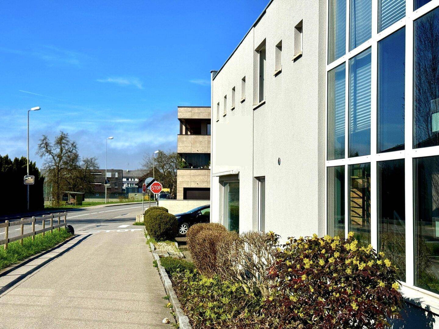 Super Räumlichkeiten mit viel Platz und guter Sichtbarkeit! - Ansicht 2