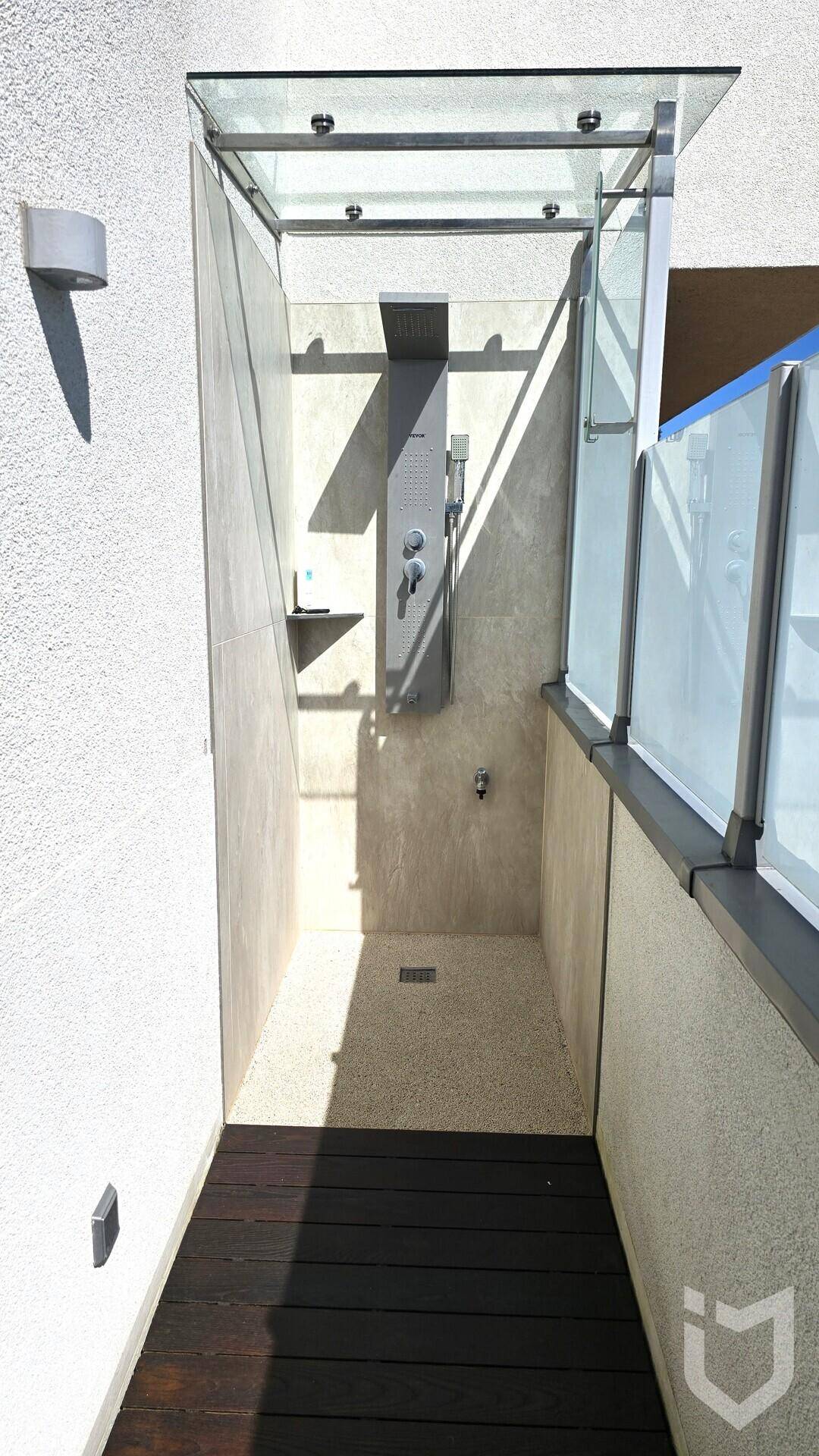 Dusche auf der Terrasse