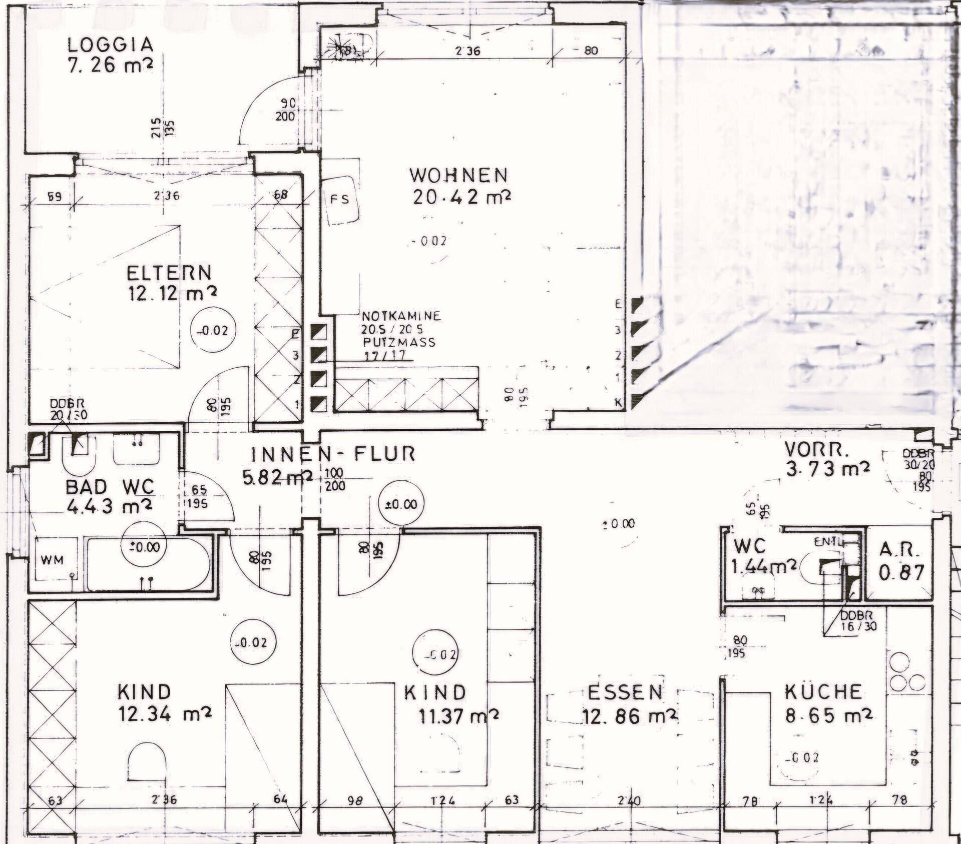 Grundriss der Wohnung mit Raumaufteilung, Loggia und zwei separaten Toilettenbereichen.