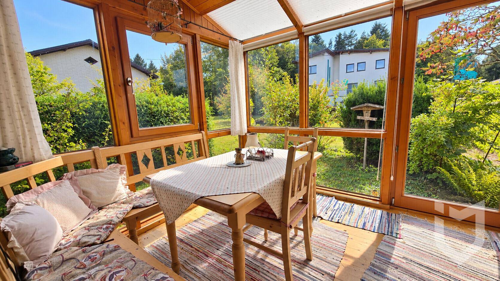 Wintergarten mit Gartenblick