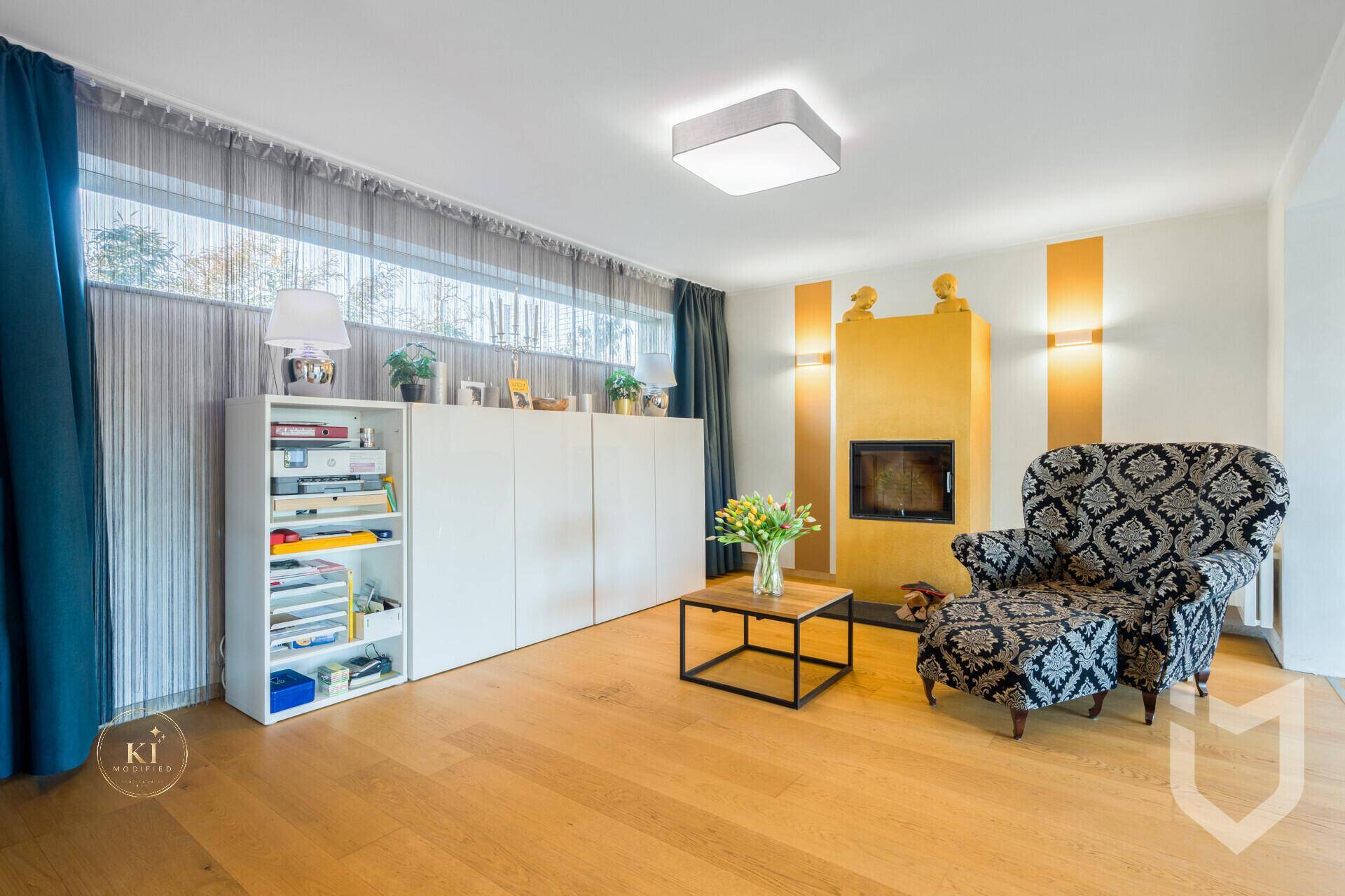 Zimmer EG mit Kamin