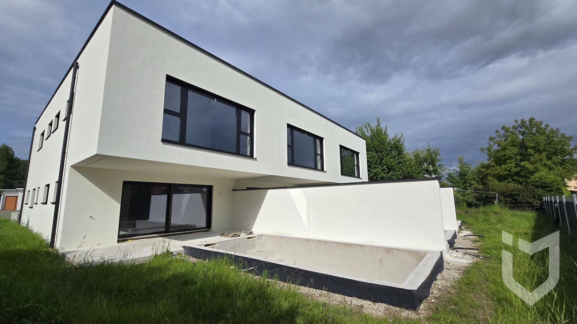 Pool mit Garten