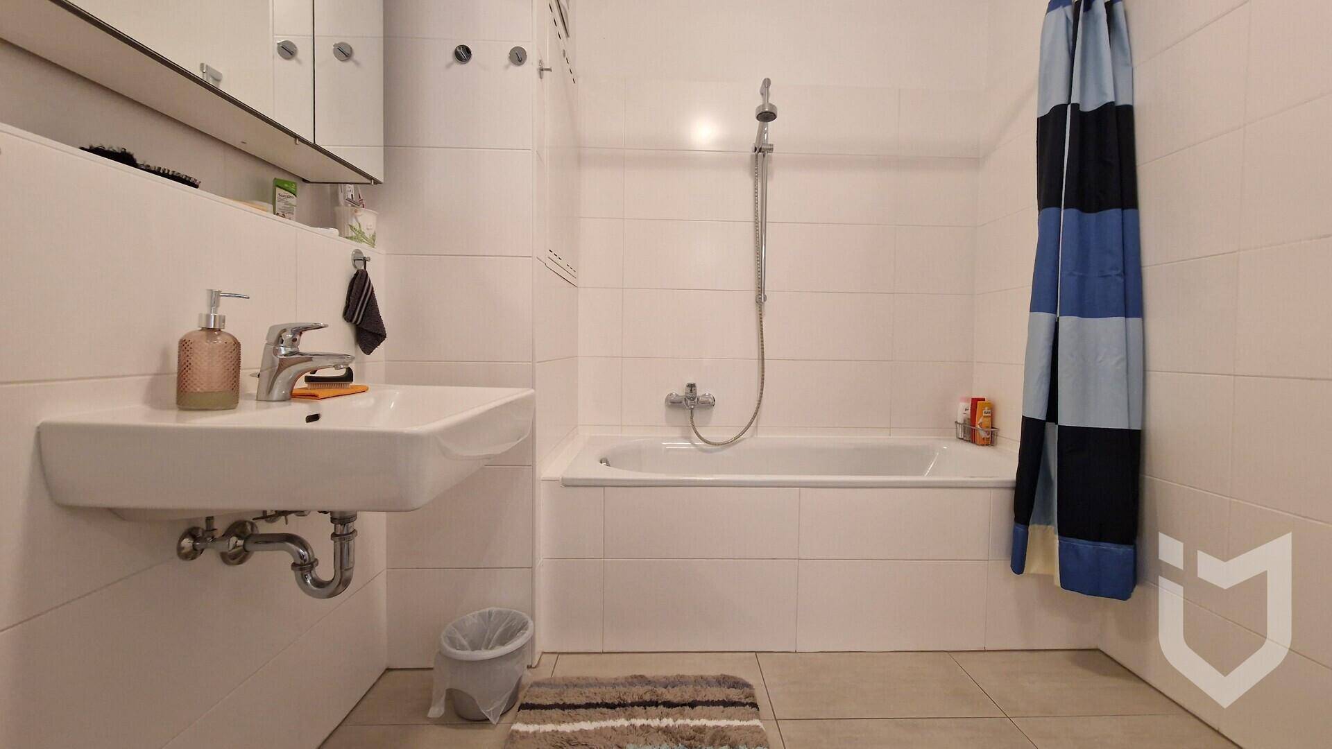 Badezimmer mit Badewanne