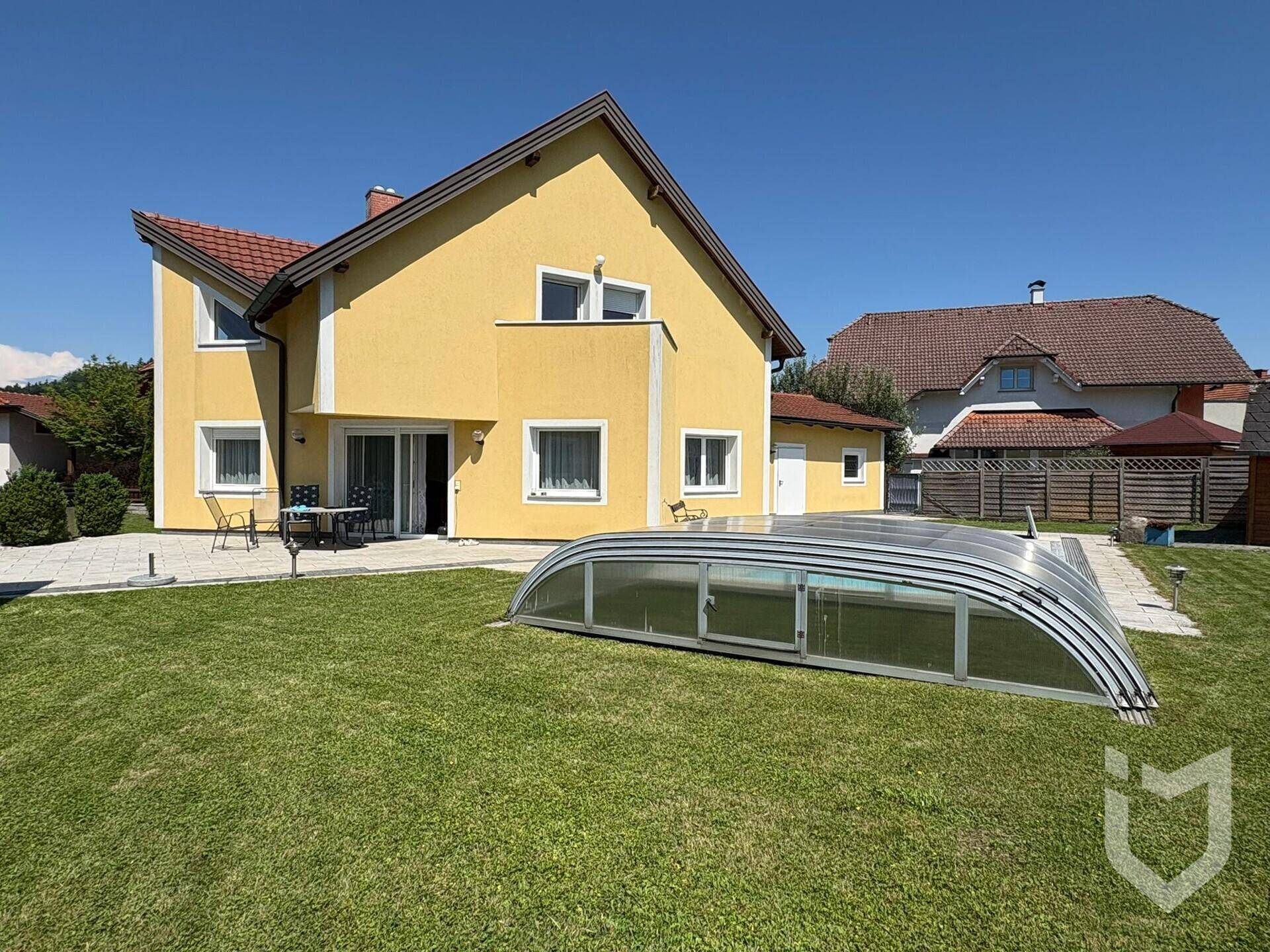 EXKLUSIVES EINFAMILIENHAUS MIT POOL UND TRAUMHAFTEN NATURBLICK! - Ansicht 2