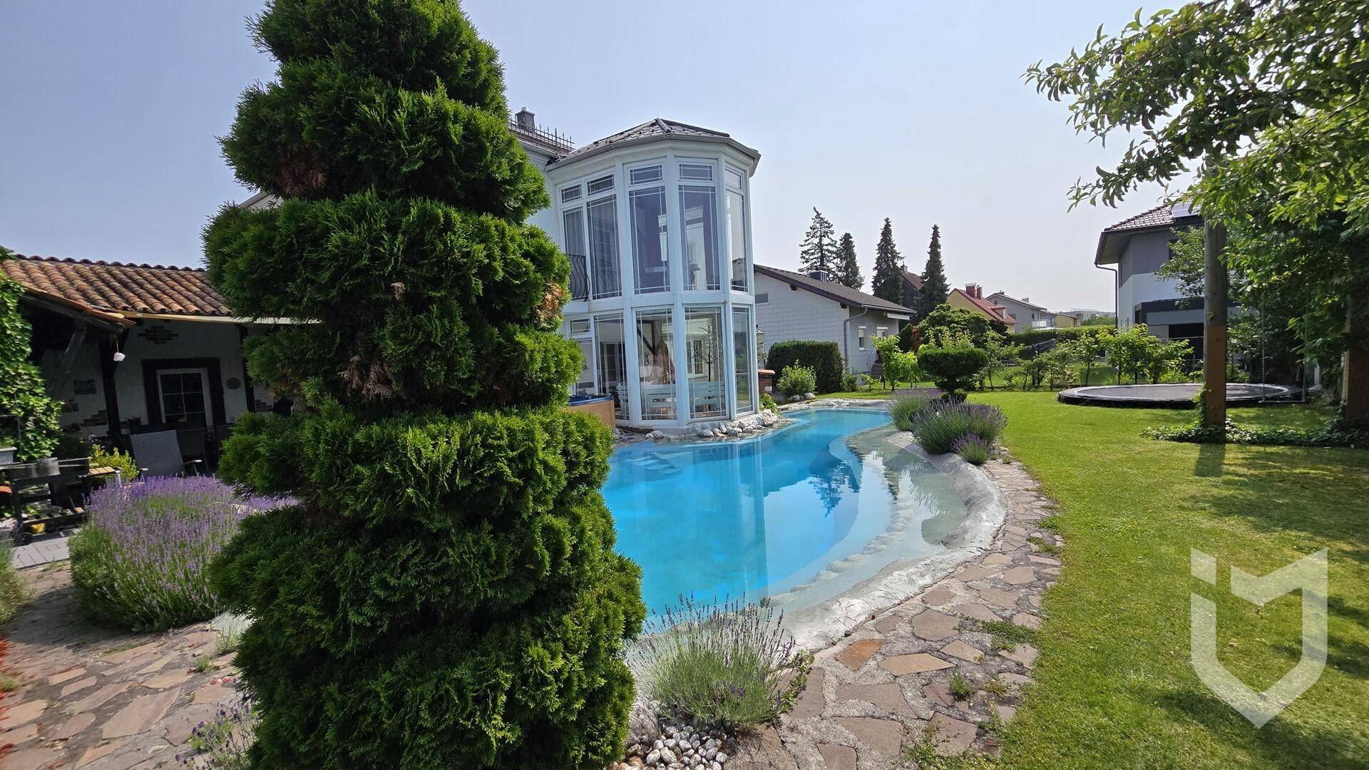 Garten mit Pool