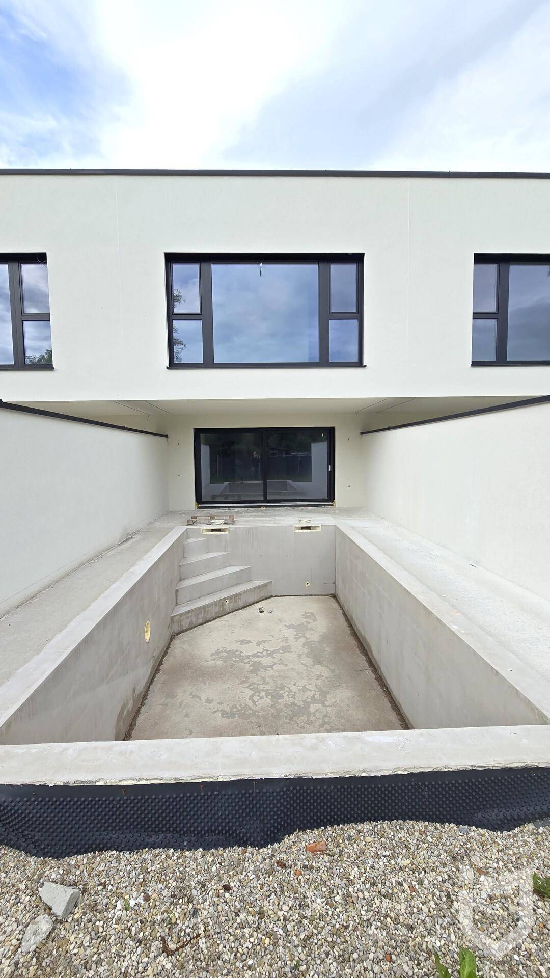+ EXKLUSIVER FAMILIENHIT + REIHENHAUS MIT EIGENGARTEN UND POOL - Widok 3