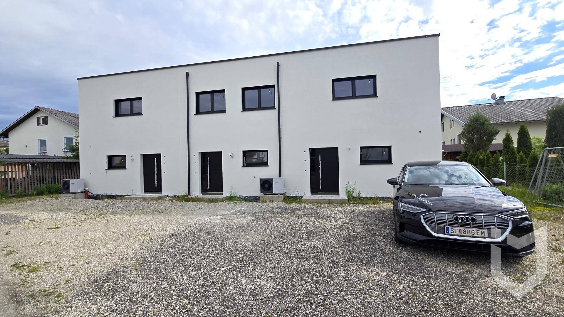 + EXKLUSIVER FAMILIENHIT + REIHENHAUS MIT EIGENGARTEN UND POOL - Widok 2