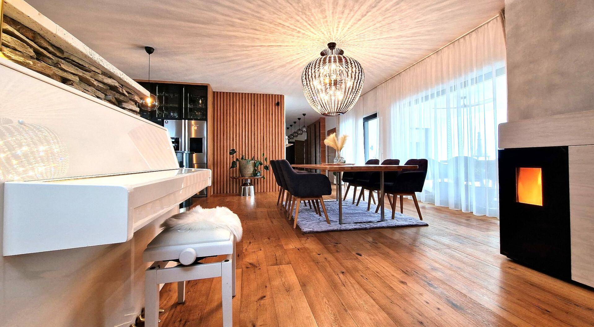 • WOHNEN IM ALMTAL - LUXURIÖSER BUNGALOW MIT GARTENSAUNA UND BEHEIZTEM POOL - Ansicht 2