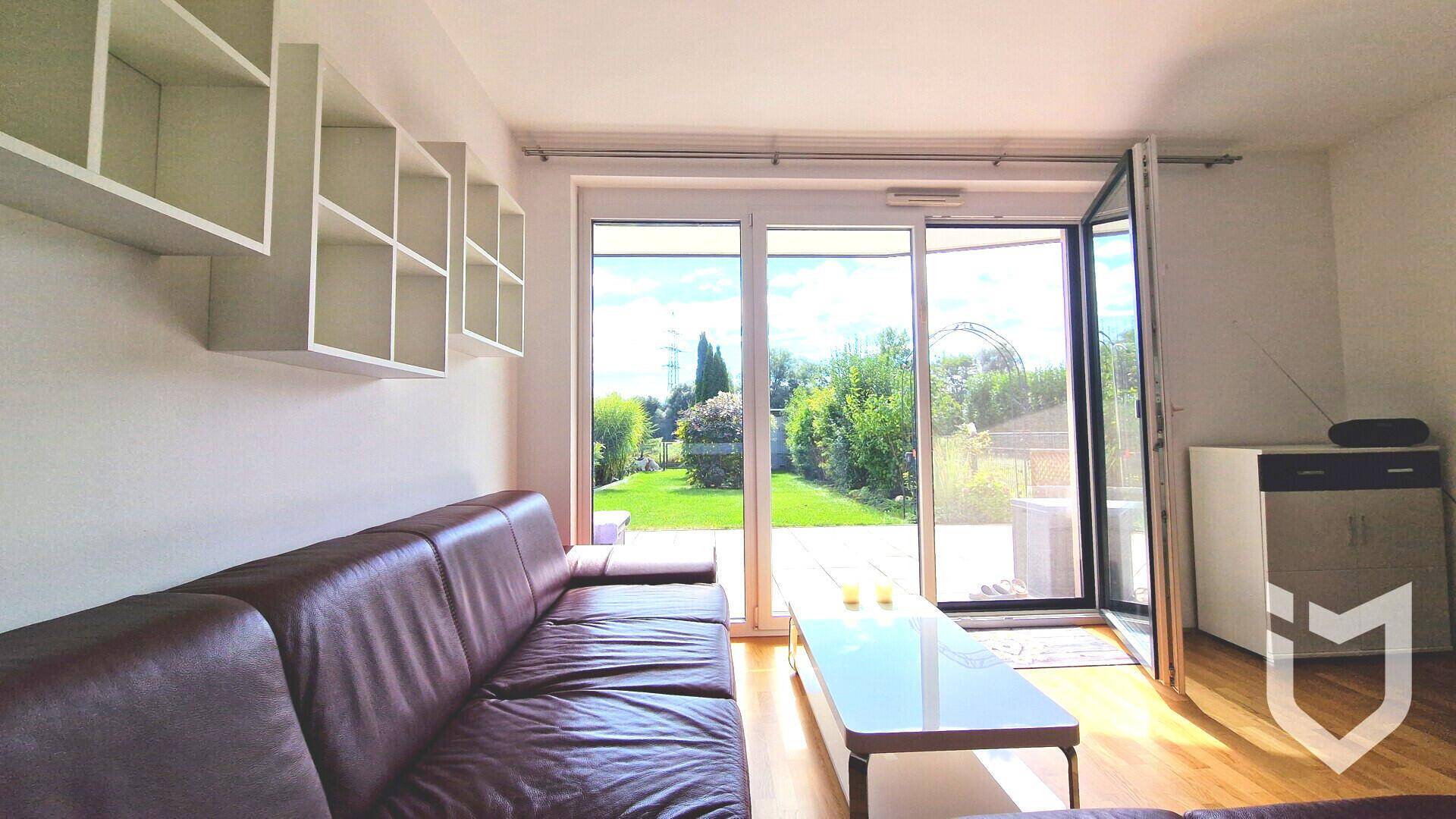 Möbliertes Wohnzimmer