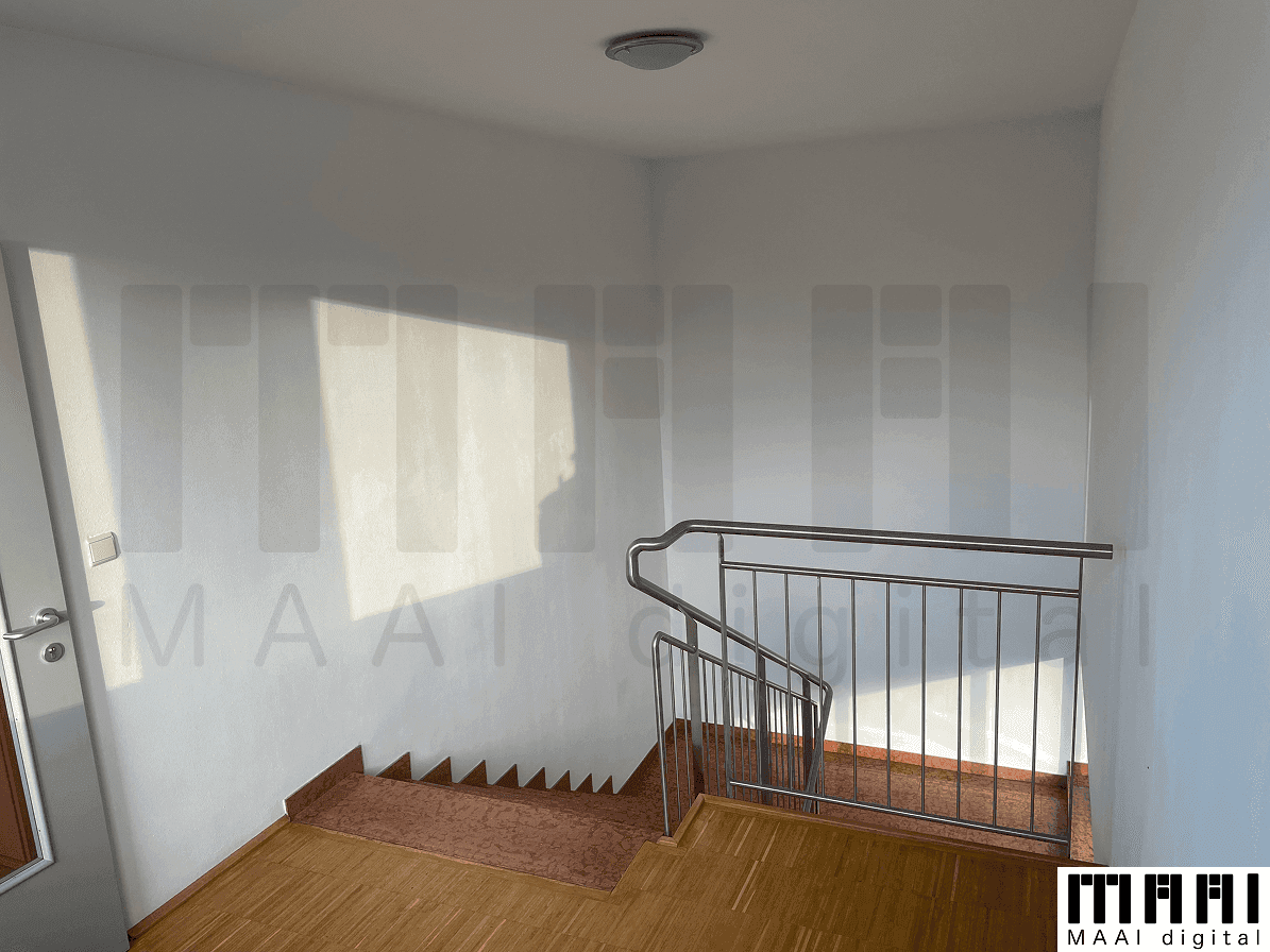 Helles Treppenhaus mit Holzstufen und modernem Metallgeländer, das in die untere Etage führt.