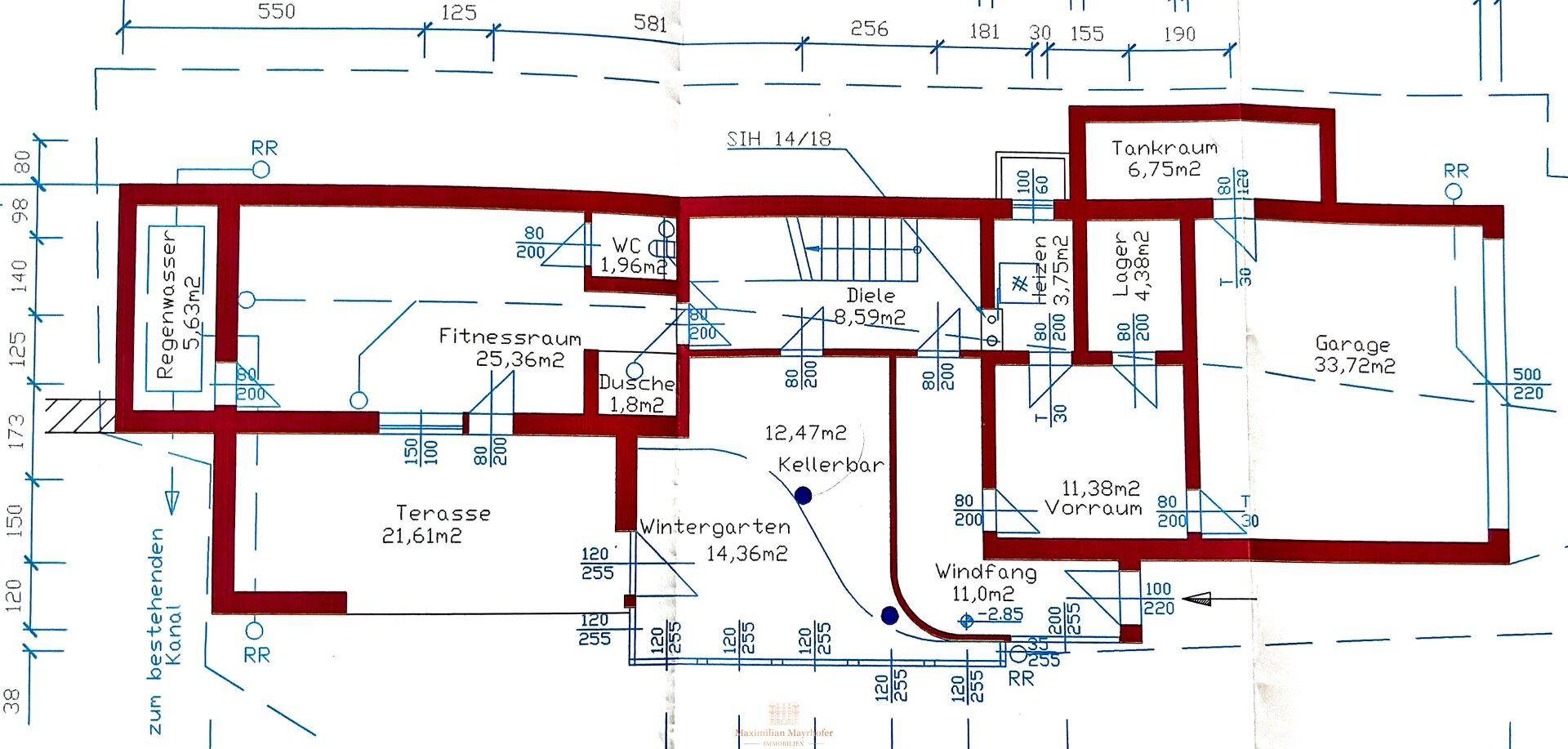 Grundriss des Untergeschosses mit Fitnessraum, Wintergarten, Terrasse und Garage.