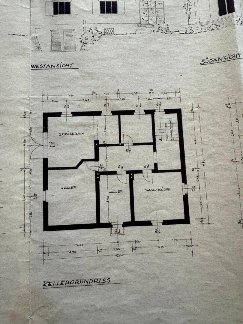Grundriss des Kellergeschosses mit Kellerräumen, Geräteraum und Waschküche.