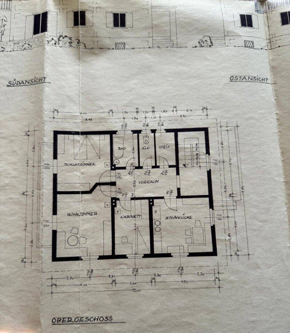 Grundriss des Obergeschosses mit Schlafzimmer, Wohnzimmer und Wohnküche.