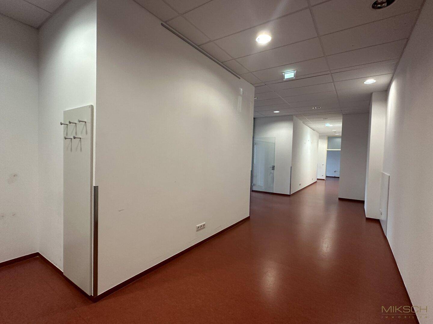 Moderne(s) Büro/Praxis | Innenstadtlage | Lift | 267m² | Tiefgarage - Ansicht 4