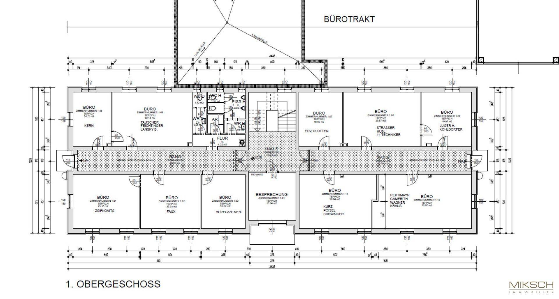 Grundriss des ersten Obergeschosses mit mehreren Büroräumen und einem Besprechungsbereich.