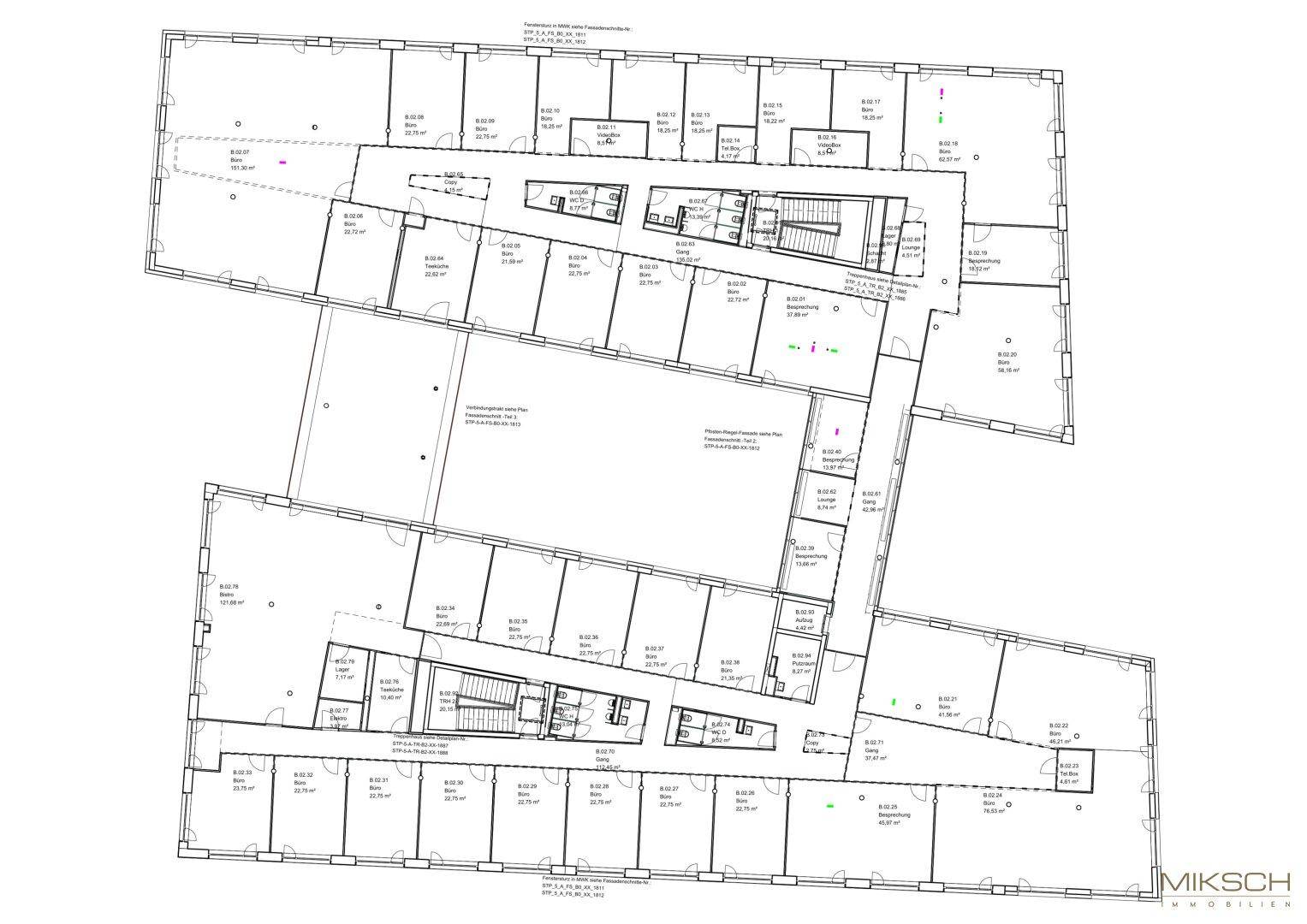 Detaillierter Grundriss eines Bürogebäudes mit mehreren Büroeinheiten und Gemeinschaftsbereichen auf einer Etage.