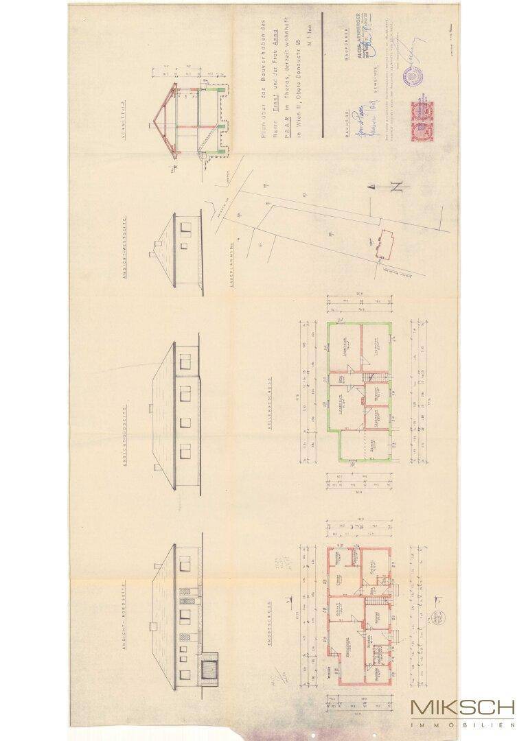 Historischer Grundrissplan eines Gebäudes mit mehreren Etagen und Satteldach, inklusive Lageplan.