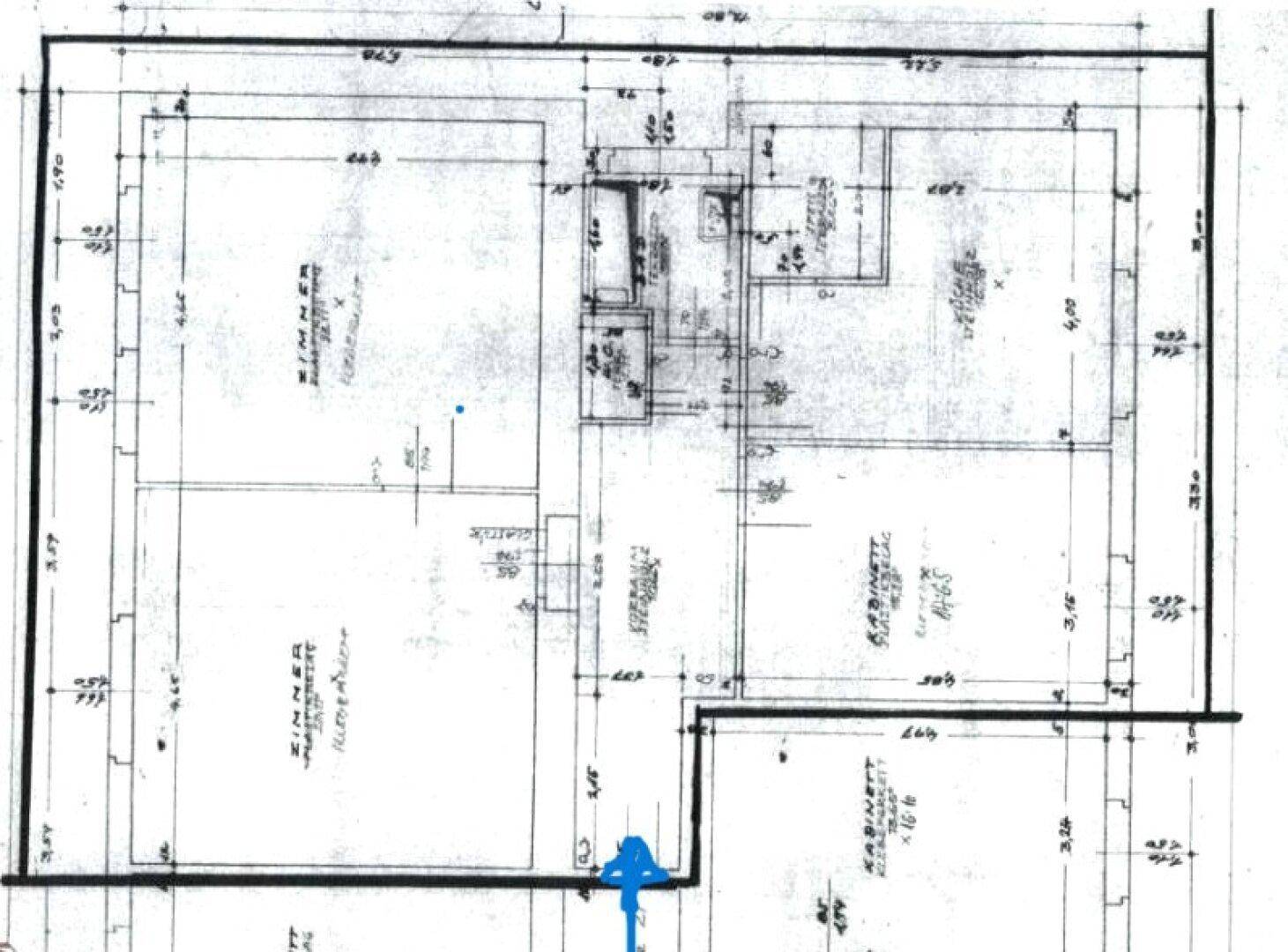 Detaillierter Grundriss einer Wohnung mit Zimmeraufteilung und Maßen.